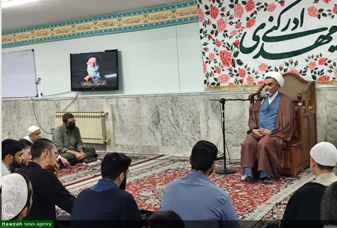 درس اخلاق در مشهد؛ تأکید بر همراهی تحصیل و خودسازی