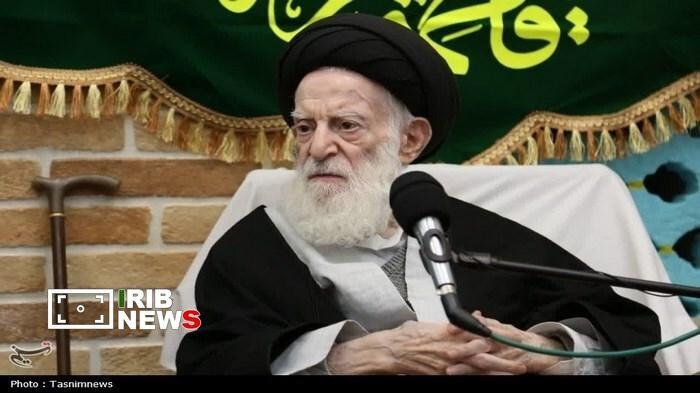 آیت‌الله سبحانی بر پیکر مرجع فقید نماز می‌خواند