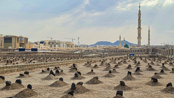 قبرستان بقیع و گنبد سبز مسجدالنبی در مدینه
